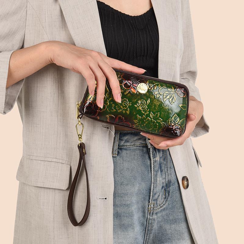 Elegant Embossed Floral Zipper Wallet for Women – Vintage Clutch with Gold Accent