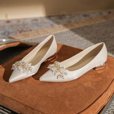 211-2 Pointed Flat Shoes Women's 2025 New Low-heeled Wedding Shoes, Shallow Mouth Is Not Tired, Thick Heel French Pearl Single Shoes