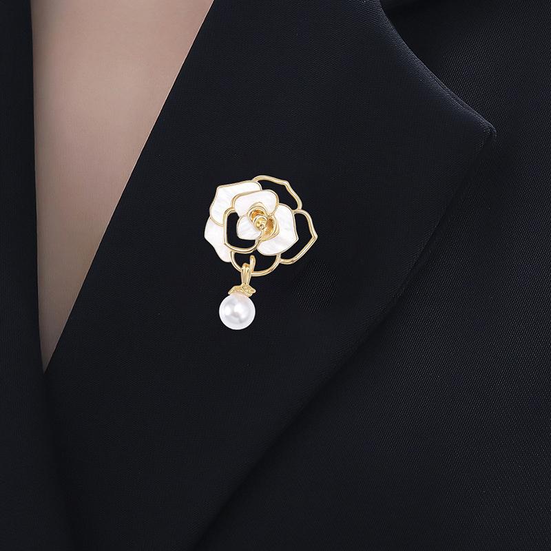 Elegant White Black Camellia Flower Brooches Pins For Women Beautiful Flower Plant Dressing Clothes Corsage Jewelry Accessories