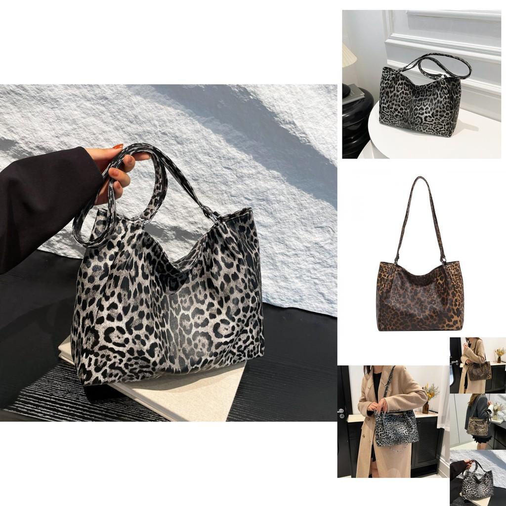 Stylish Large Capacity Casual Tote Bag With Vintage Leopard Print Design For Everyday Use