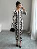 Evropské a americké podzim/zima 2025 přiléhavé šaty s černobílým potiskem, kulatým výstřihem a dlouhými rukávy