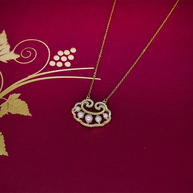 Happy Auspicious Cloud Necklace Creative Design Exquisite Titanium Steel Chain Of The Same Style