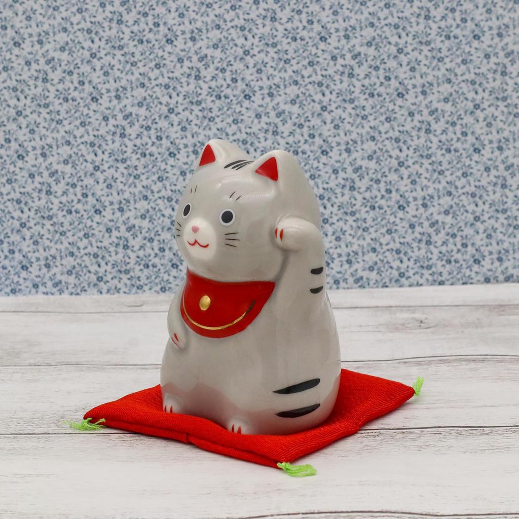 Yakushi Kiln Maneki-neko (Mabatora, Medium) Bring Good Fortune (with Good Luck Sticker)