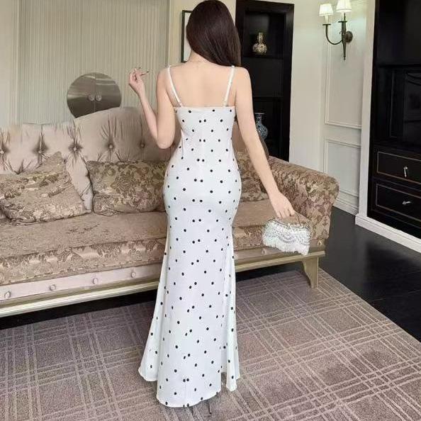 Sexy pinch pleated polka dot backless deep V-neck suspender dress women's summer high-end temperament hip-wrapped dress