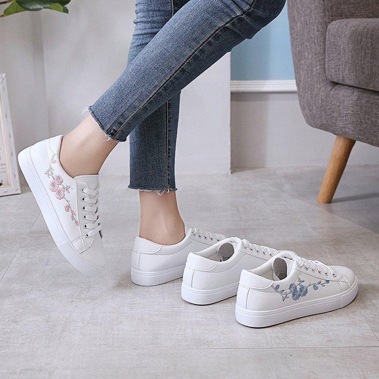 Internet celebrity embroidery little white shoes women's 2025 spring new product students thick baseplate shoes small fresh plum blossom single sho