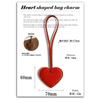 Chaveiro de bolsa com formato de coração com cordão de couro vermelho. Estilo coreano. Decoração de bolsa feminina. Corrente de couro estilosa e fofa. Um ótimo presente para mulheres.