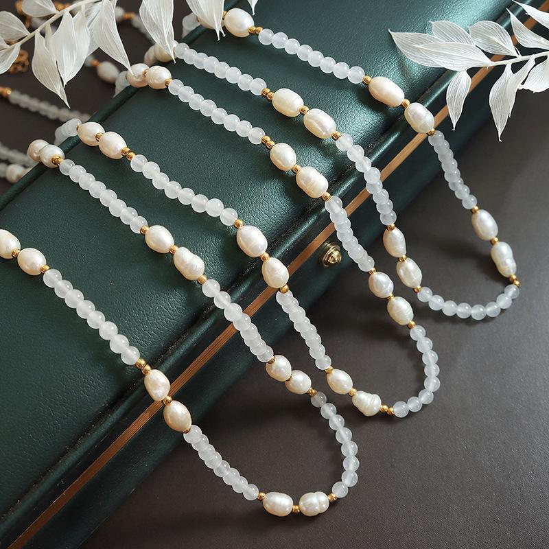 

Niche Baroque Freshwater Pearl Choker: Minimalist Titanium Steel Clavicle Chain