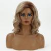 Lady krótka blond falista peruka z kręconymi włosami peruka syntetyczna z częścią boczną grzywka dla kobiet codzienne użytkowanie imprezowe peruki z włókna termoodpornego