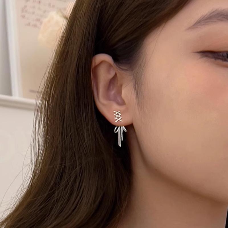 

Сережки з срібною голкою S925 з бантом з стрічки - Елегантний та унікальний дизайн для дівчат