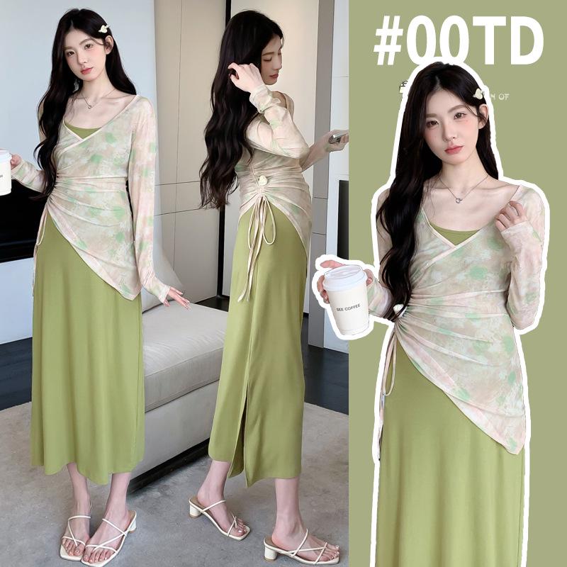 

2026 Spring/Summer Floral Maternity Two-Piece Set: Long-Sleeved Cover-Up & Slimming Camisole Dress Extra Large (XL)