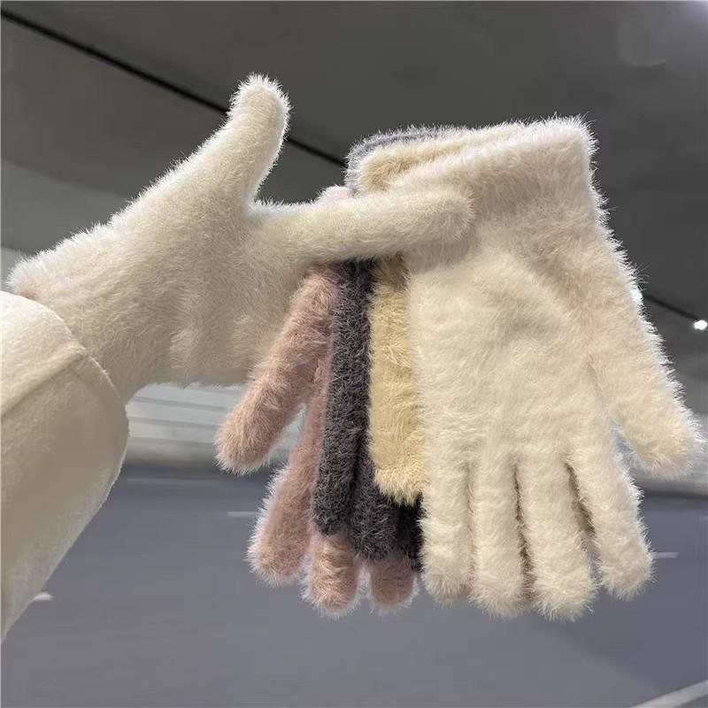 

Women’s Fleece-Lined Winter Cycling Gloves: Warm and Cozy for Students