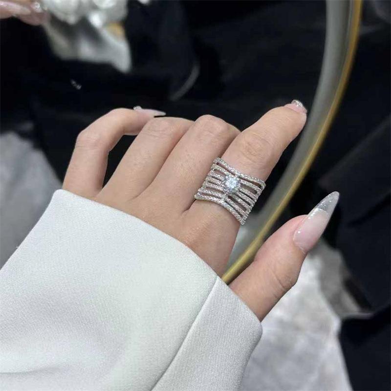Hollow Ring, Women'S Exquisite High-End Feeling Full Of Diamonds, Sweet Gift, Personalized Heavy Industry High Carbon Diamond Model
