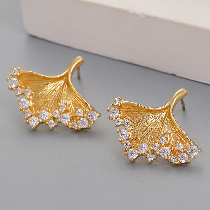 Shiny Metal Ginkgo Leaf Inlay Rhinestone Stud Earrings for Women Exquisite Gold Color Leaf Irregular Earrings Fashion Jewelry