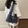 Lässige Denim-Hobo-Tasche mit Metallschnalle und Reißverschluss-Details