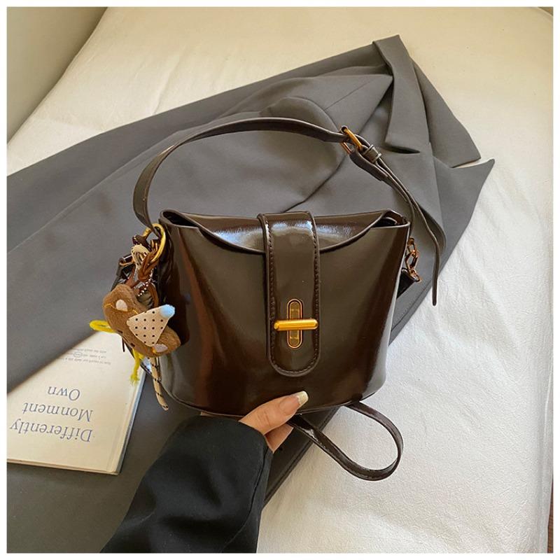 Hand carry trendy bucket bag women's autumn new niche fashion simple shoulder bag high value casual women's bag