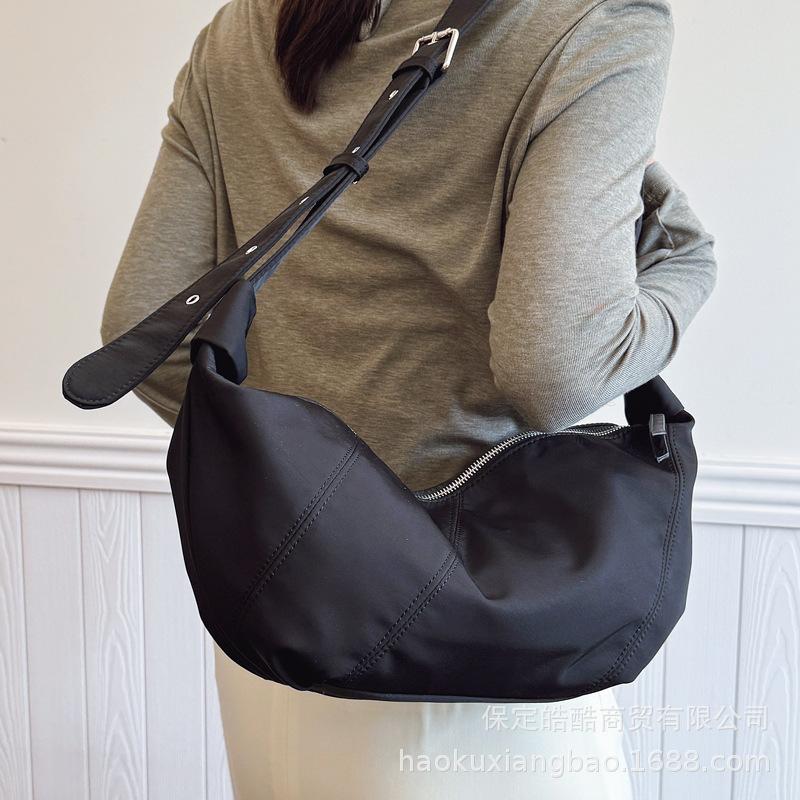 Nylon Cloth Bag Women's Large Capacity 2025 New Casual High-end Shoulder Messenger Bag Simple Summer Dumpling Bag