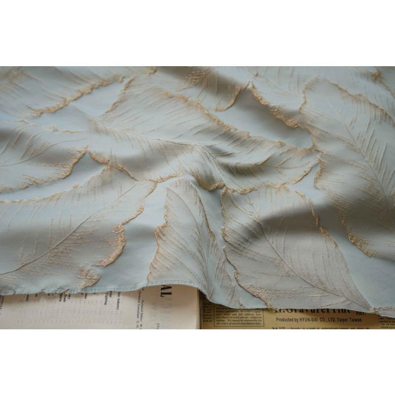 Wyróżniający się tkany złoty duży liść trójwymiarowy wykwintny płaszcz damski tkanina cheongsam piękna sukienka bukiet pakunkowy kwiaty tkaniny zasłonowe