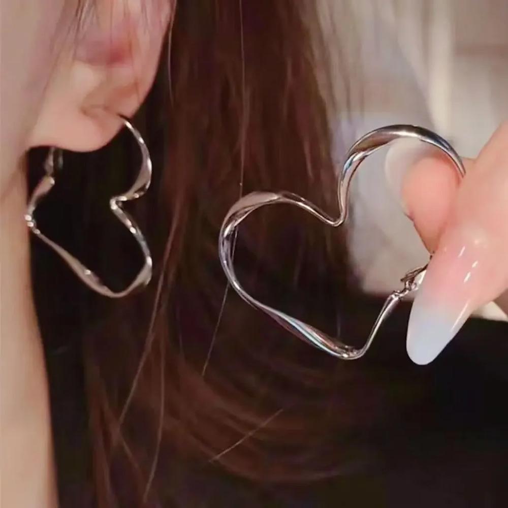 Punk Fashion Irregular Heart Silver Color Earrings for Women Simple Metal Hollow Love Heart Drop Earring Jewelry Friendship Gift