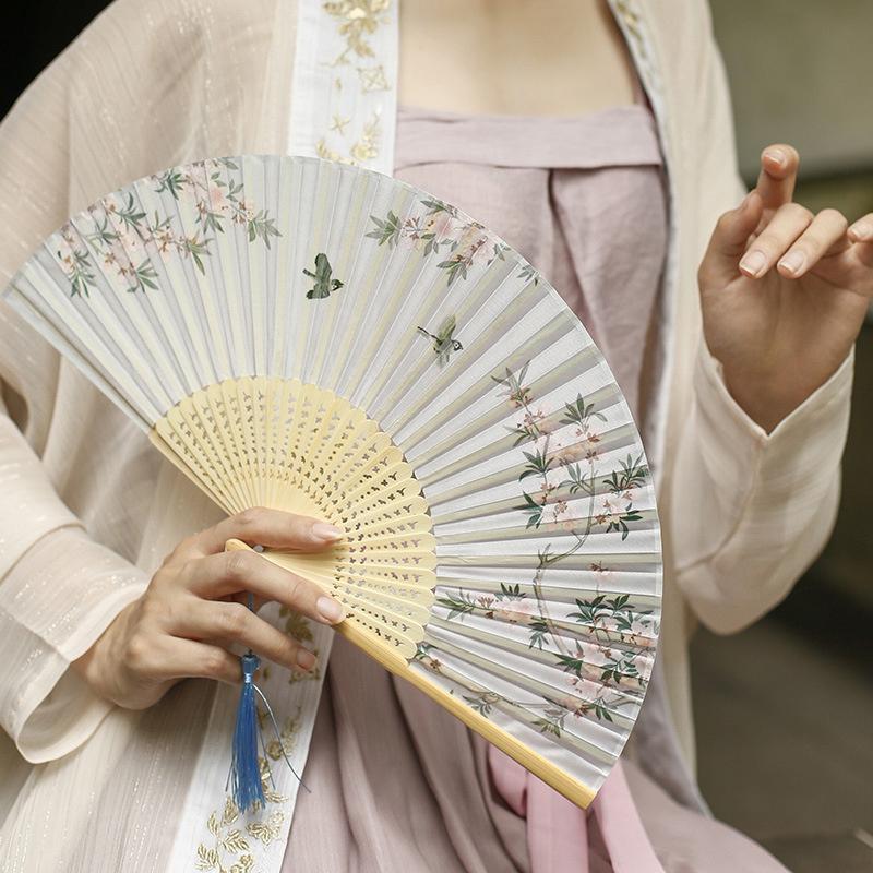 Bamboo Chinese Style Folding Fan Vintage Silk Folding Fan Shank Classical Dance Fan Tassel Elegent Female Hand Fan Home Decor