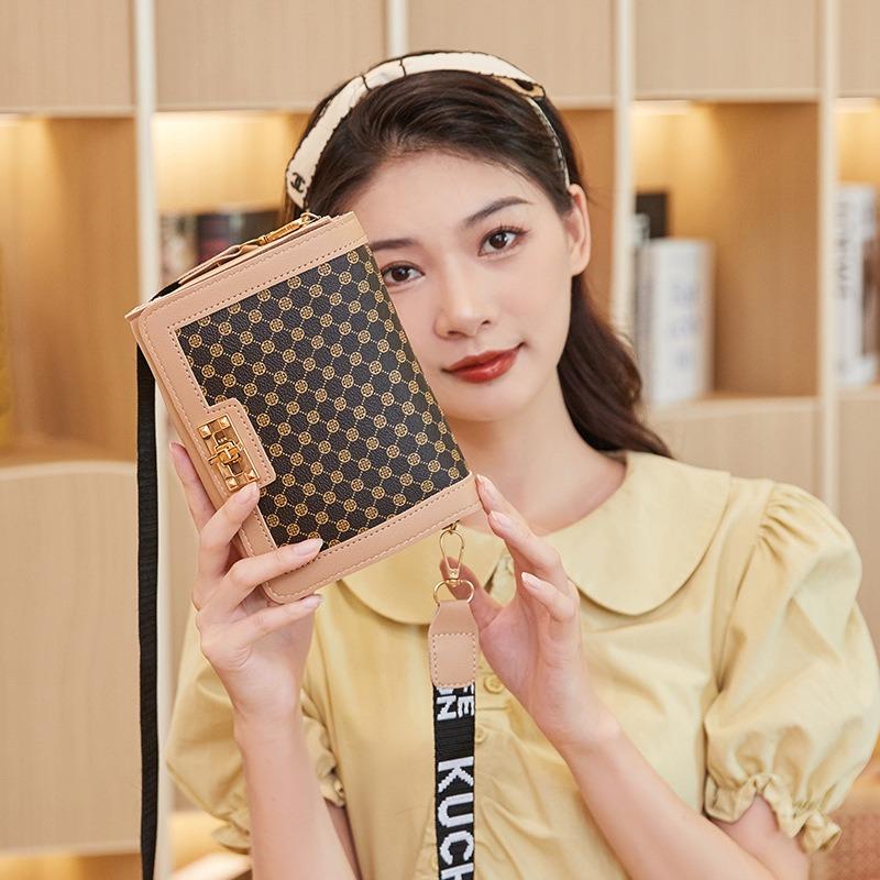 A new fashionable polka dot one-shoulder crossbody small square bag for women's bags.