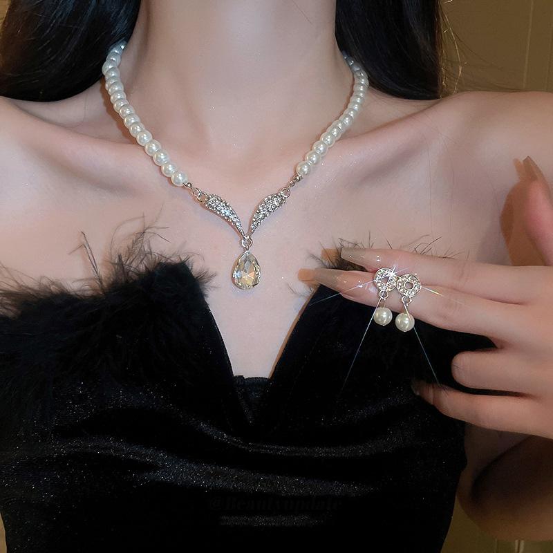 Elegante mit Diamanten besetzte Halskette & Schmuckset für Damen - High-End, vielseitig, super funkelnde Luxus-Schlüsselbein-Accessoires