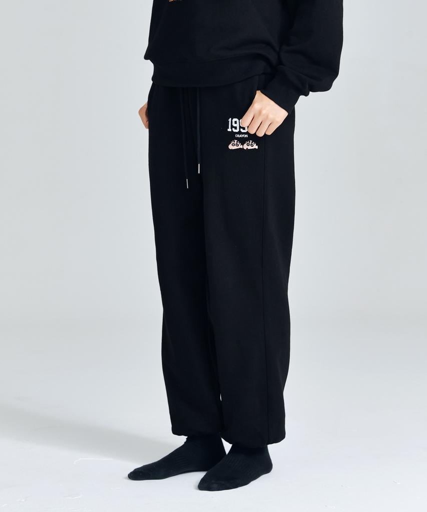 Daenkkomma Crayon Shin-Chan 1992 Face Embroidery Sweatpants (Black, Cream)