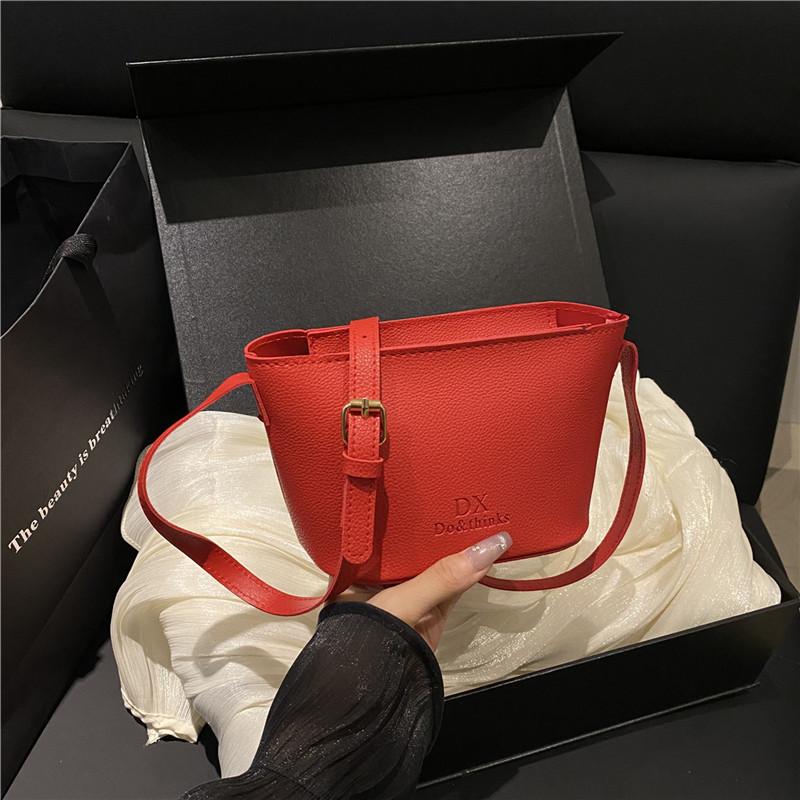 Frühling und Sommer beliebt einfache einfarbige Umhängetasche neue modische vielseitige High-Sense Schulter-Eimer-Henkeltasche Damen