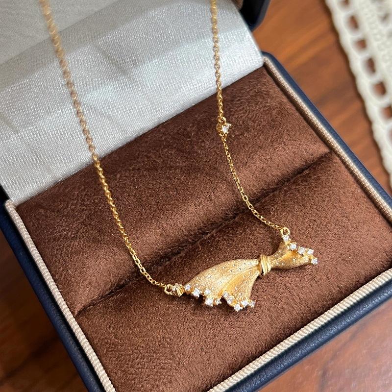 Vintage Kunst Gebürstetes Handwerk Kleiner Rock Halskette Ohrringe Für Frauen Glänzende Diamanten Palaststil Mode Exquisite Schmucksets