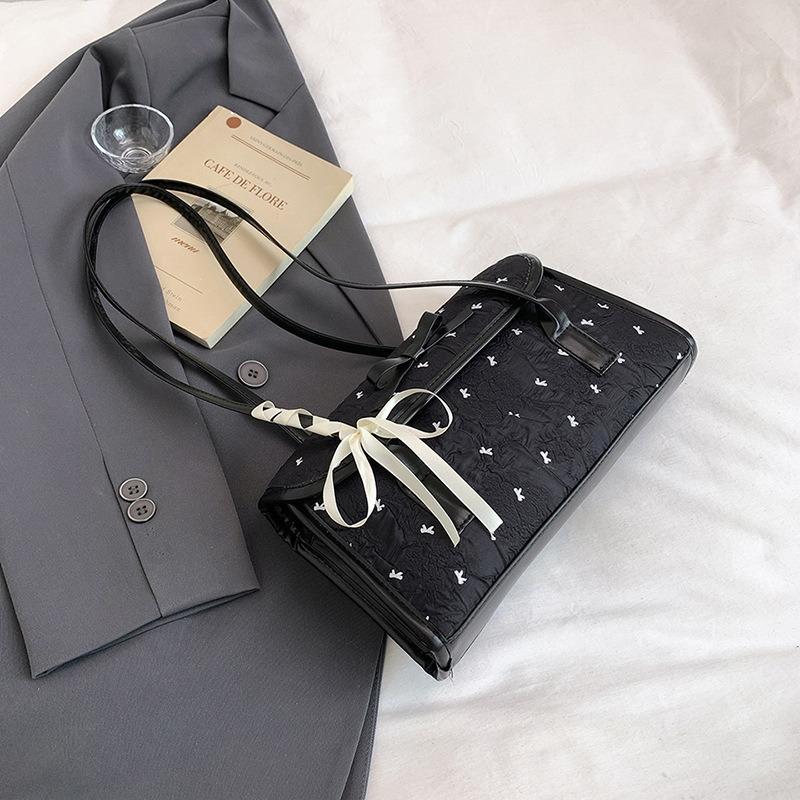 Черно-розовая контрастная сумка-бантик маленькая женская летняя новая сумка на плечо/подмышку модная и милая сумка