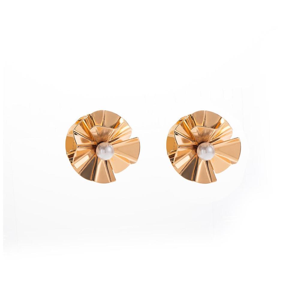 Exaggerated 3D Flower Pearl Earrings: Light Luxury, High-End Metal Style Studs