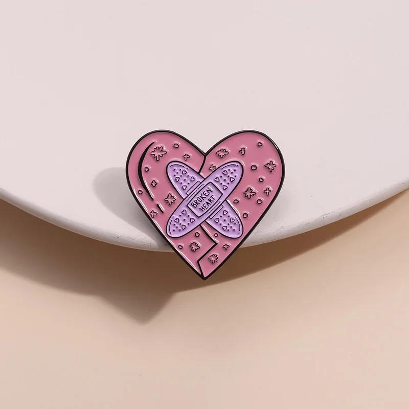 

1PCS Pink Heart Geometric Brooch Metal Badge Lapel Pin Backpacks Decoration Jewelry Gifts for Women