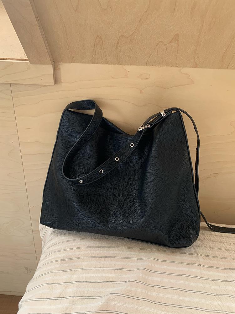 Autumn New Minimalist Lazy Wind Bucket Bag Large Capacity Fashion Shoulder Bag Casual Versatile Bag