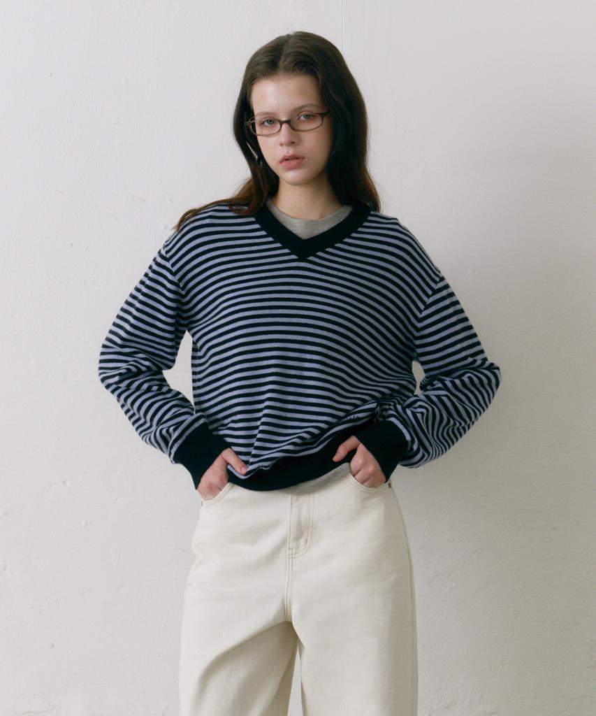OSTKAKA Wool Blended V-Neck Pullover Navy Stripe
