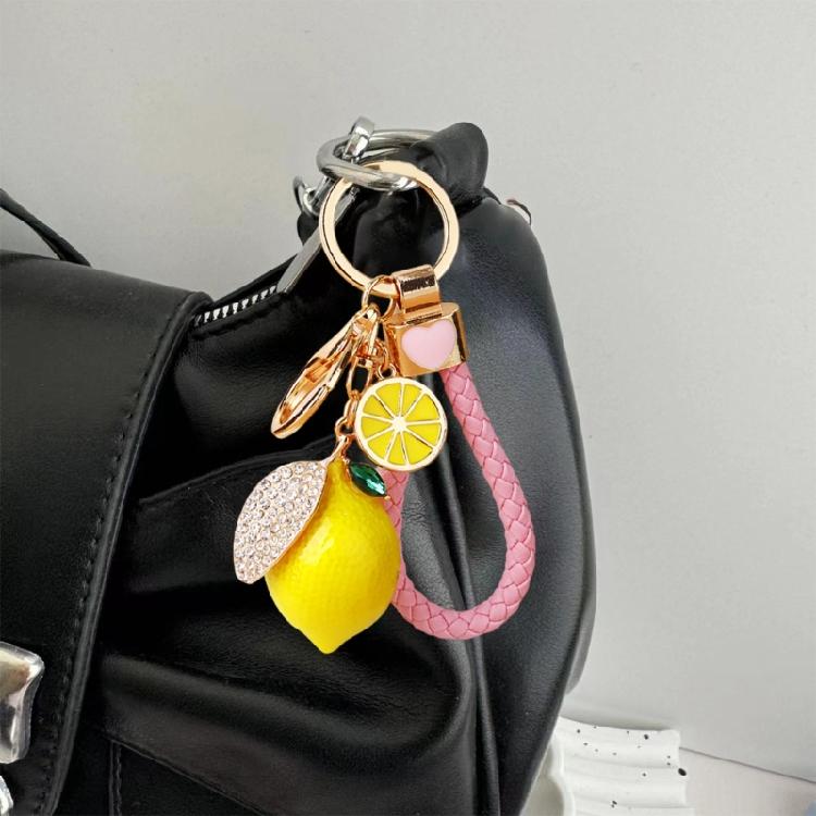 Stylový přívěsek na klíče ve tvaru citronu Pevná kovová konstrukce 4 možnosti šňůrky Lehký 40 g Pro pohodlí