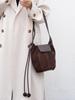 Herbst/Winter Umhängetasche mit Überschlag aus mattiertem Rindsleder für Damen