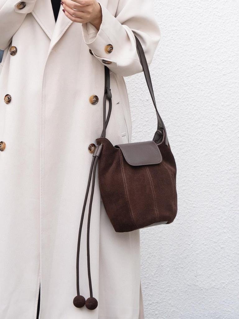 Herbst/Winter Umhängetasche mit Überschlag aus mattiertem Rindsleder für Damen