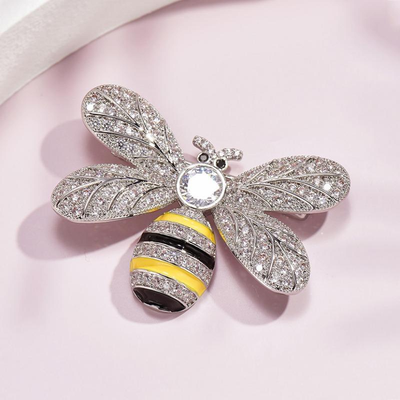The "Little Bee" Brooch Is A High-end Women's Fashion Brooch with A Niche Design Sense