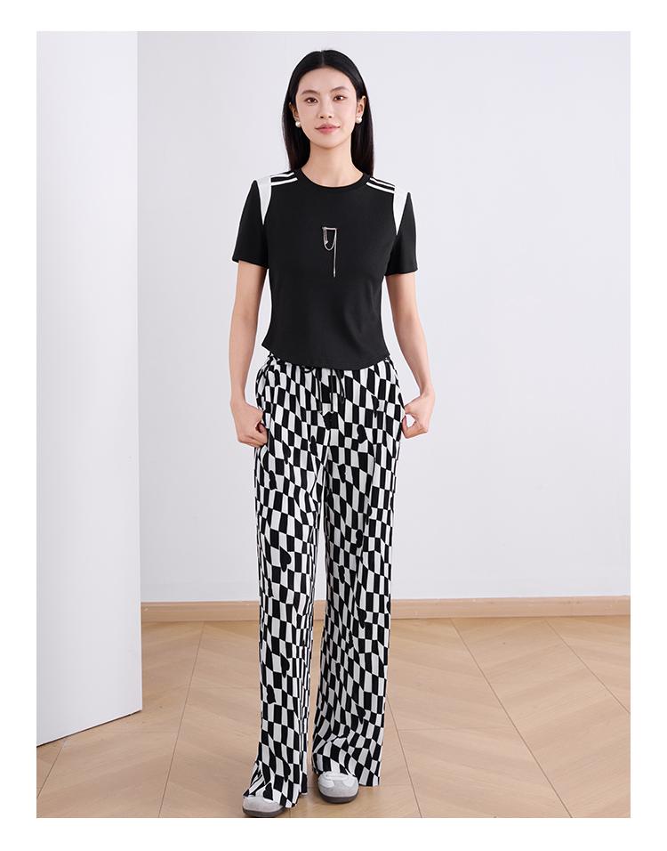 Round neck T-shirt for women, elegant summer short sleeved shirt, contrasting color top