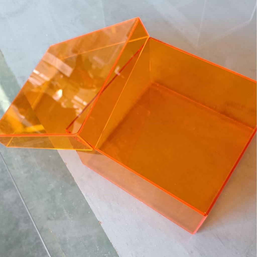 Acrylic Mooncake Storage Box with Flip Cover - Elegant Souvenir Gift for Weddings, Bridesmaids, and Groomsmen