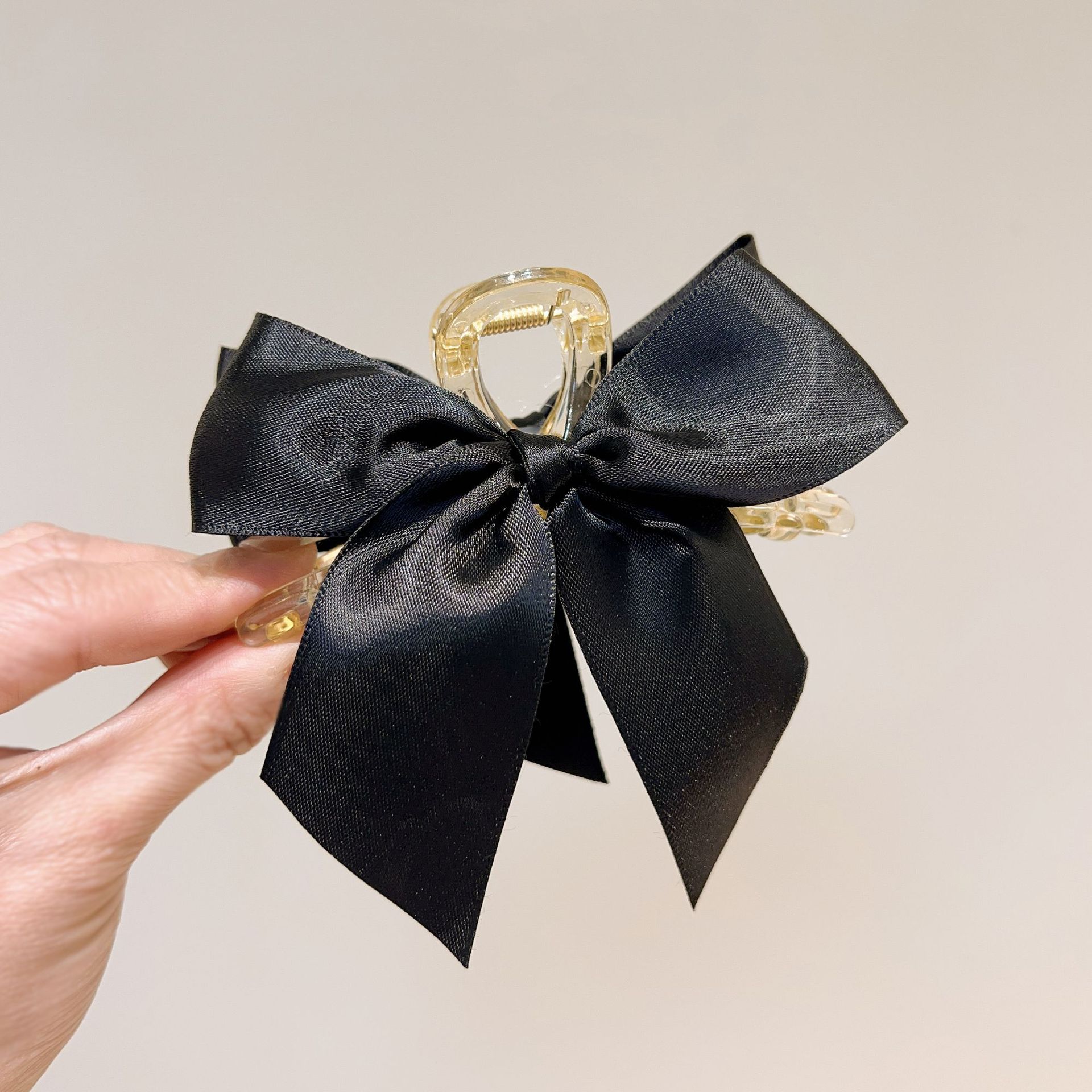 

Black Bow Grab Clip Girls Elegant Ponytail Braid Claw Clip Sweet Shark Crab Hairpins Korean Exquisite Hair Accessories Size fits all