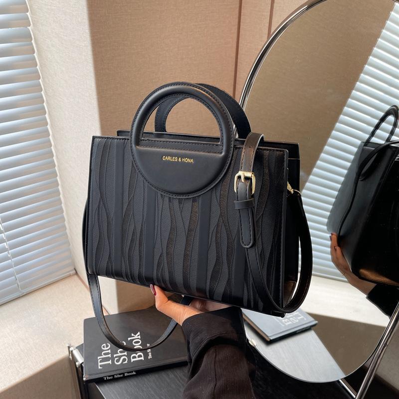 

Красная сумка женская 2024 осень премиум текстура портативная свадебная сумка сумка через плечо сумка невесты свадьба чёрный