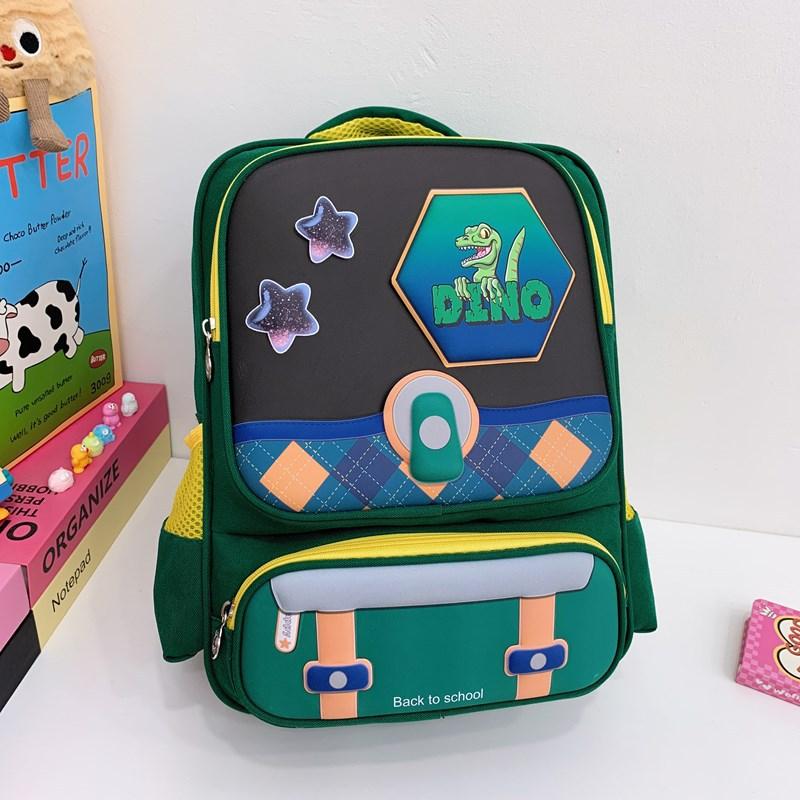 The new schoolbag for primary school students in grades 4-6 is casual, and the backpack is large-capacity to protect the spine
