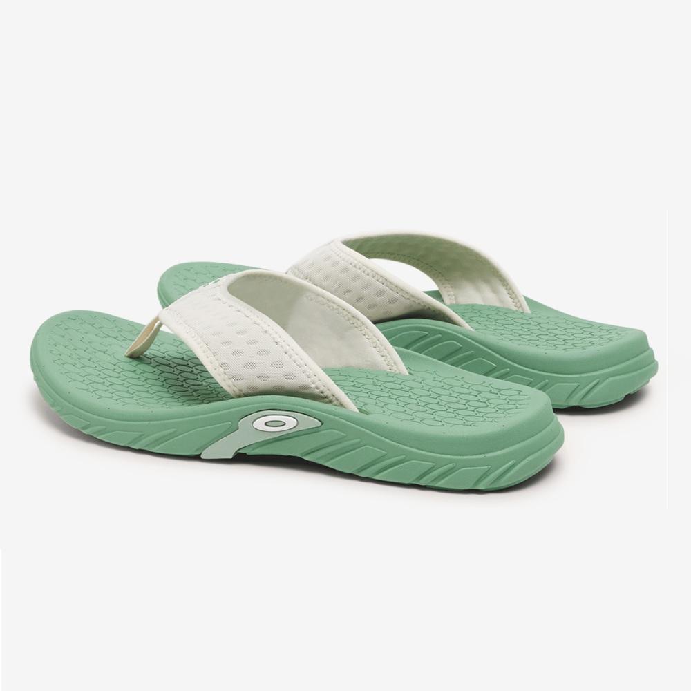 Oakley Operative Flip Flop (FOF100679-75I) Functional Sandals That Combine the Brand's Unique "technical Performance" and "Gorpcore" Sensibilities