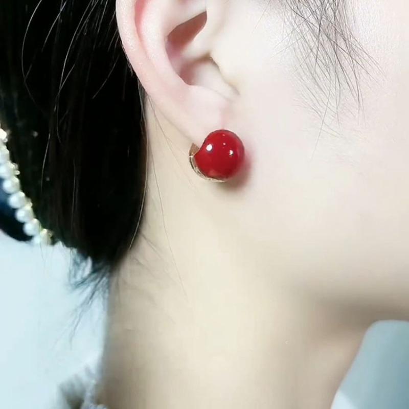 The "Sincere Bean" Earrings Can Be Worn On Both Sides. They Are High-end and Luxurious Stud Earrings with A Stylish Design.