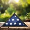 Vitrine für die amerikanische Flagge, dreieckiger Flaggenhalter aus Holz, glatte Kante, gratfrei, rustikale Flaggenbox zur Wandmontage, Gedenkflaggenhalter
