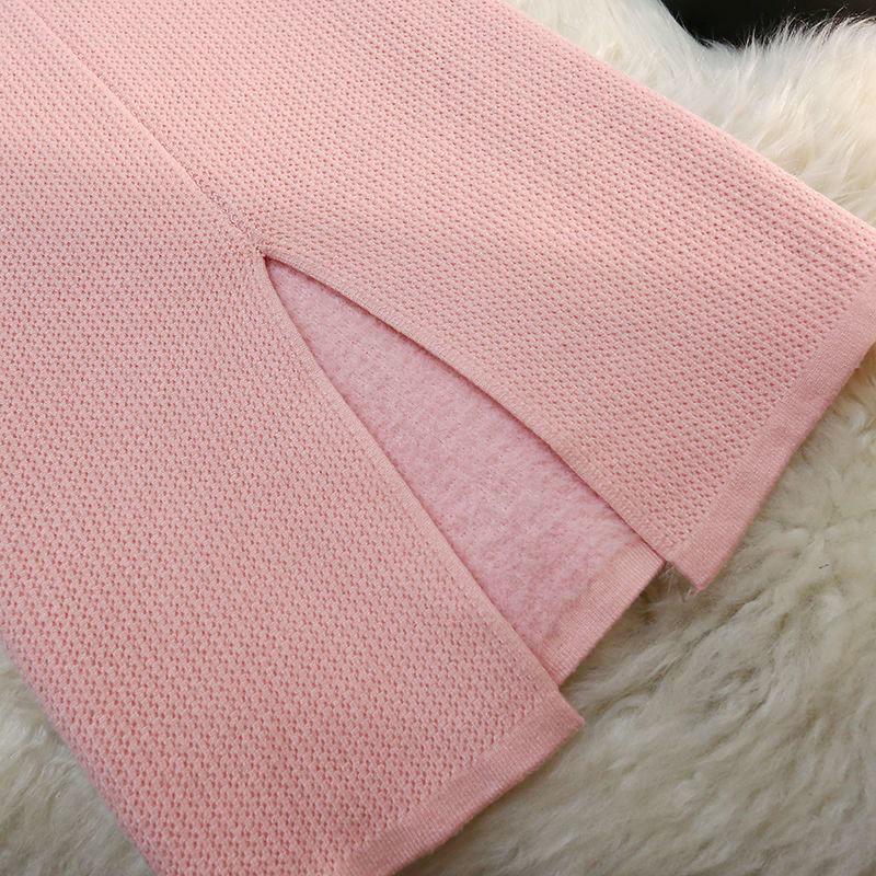 Вязаная юбка средней длины для женщин осенью и зимой. Плюшевая юбка с разрезом на спине — фото 10