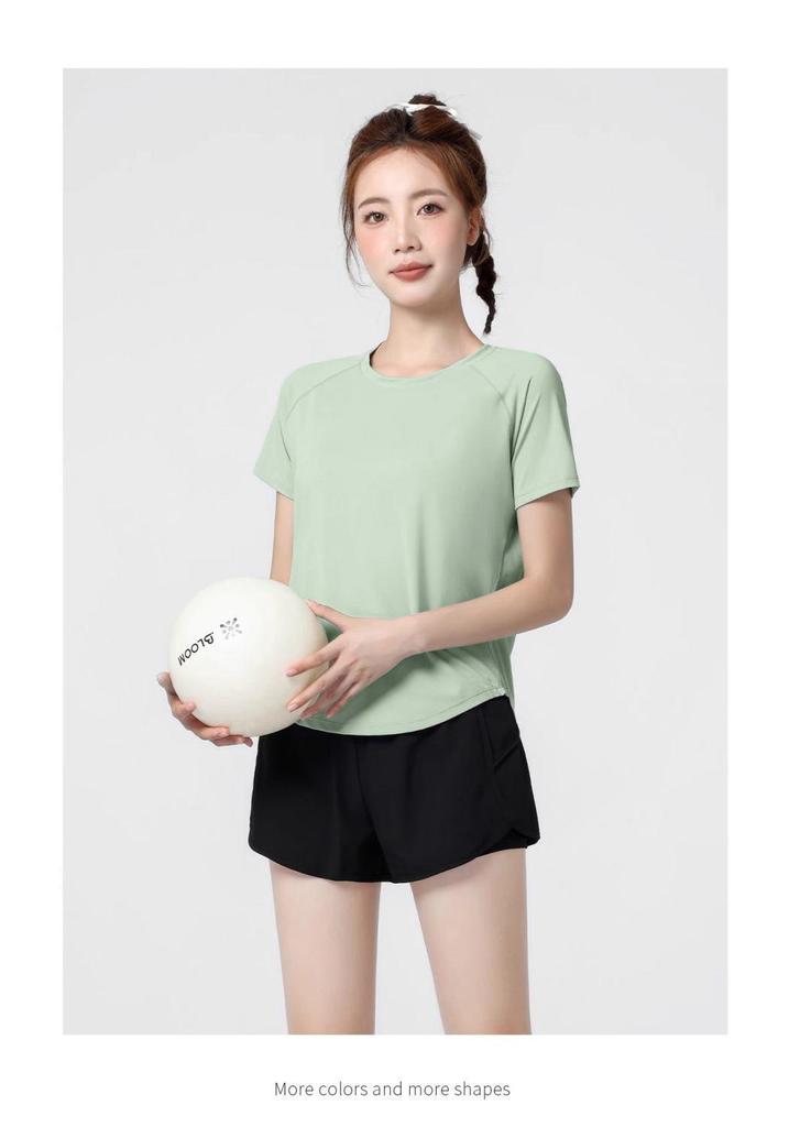 Plus Size Quick-Dry Loose Fit Yoga & Sports Suit: Elastic Short Sleeve T-Shirt & Shorts