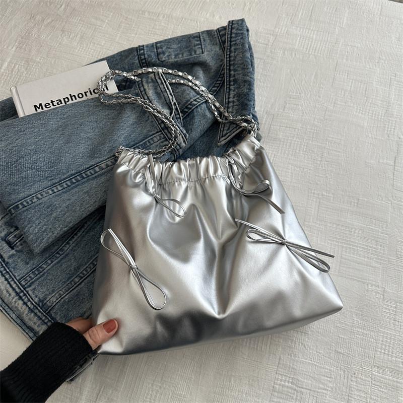 Fashionable Women s Shoulder Bag 2024 New Spring Collection Versatile And Unique Design серебряный