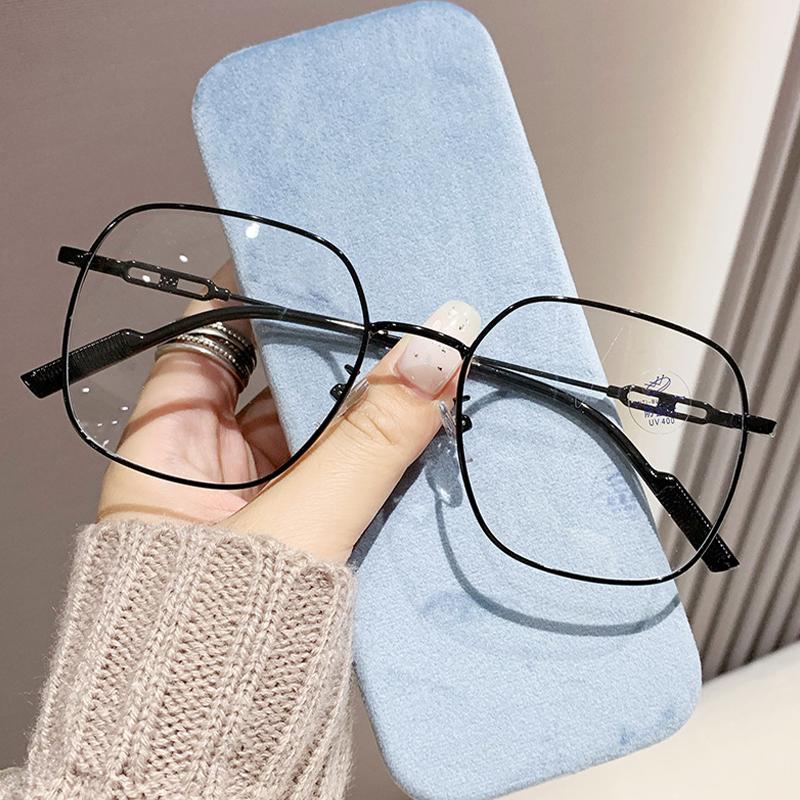 Photo-sensitive  Anti-blue Light Nearsighted Glasses With Large Frames And Plain Appearance 7757
