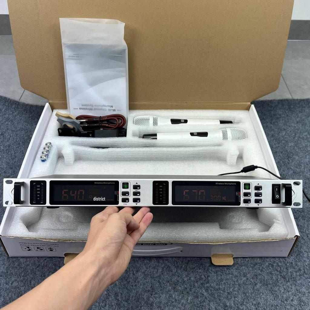 True Diversity Dual Wireless Microphone System In Stock